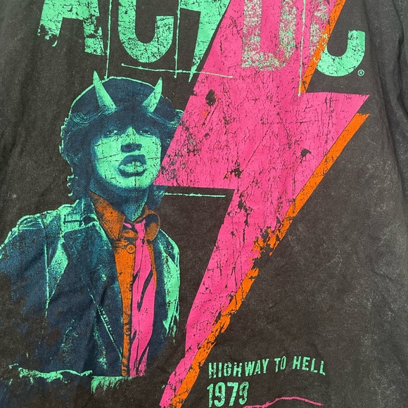 Graphic T-Shirt - Picture 2 of 4